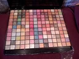 Paleta de sombras com 154 cores da Gianni Rotti